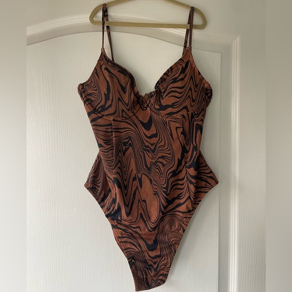 American Swimsuit - Picture 4 of 6